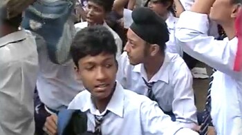 Videos : छात्रों के स्कूल में जाने पर रोक