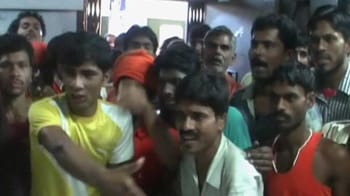Bihar: Armed dacoits loot express train