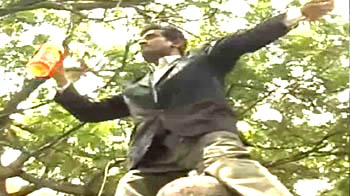 Andhra Pradesh: Immolation bid by lawyer