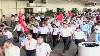 Video : Air India to sack 58; unions still defiant