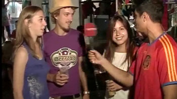 Fans cheer for Spain in Delhi