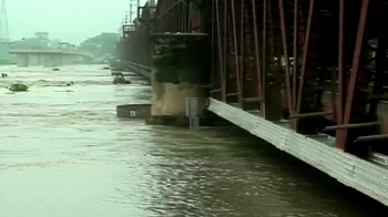 Delhi: Yamuna receeds, still over danger mark