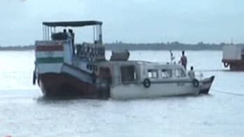 Video : 18 drown as trawler capsizes in Hoogly river