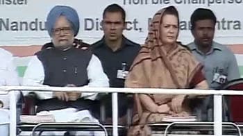 Video : PM, Sonia launch Unique Identity scheme in Maharashtra village