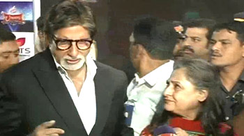 Bollywood congratulates Sachin 'Ton'dulkar