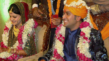Can't be yourself after marriage: Dhoni