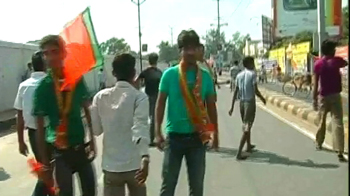 Patna: 10 trains stopped, tyres burned, 100 held