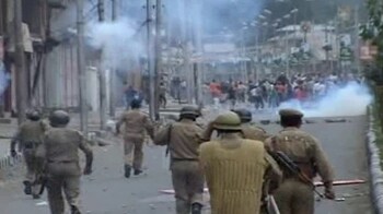 Video : Kashmir remains tense after overnight clashes