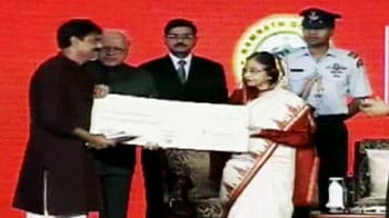 Video : NDTV scribes win top journalism awards