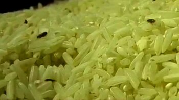 Videos : कर्नाटक में भंडारित किया चावल सड़ा