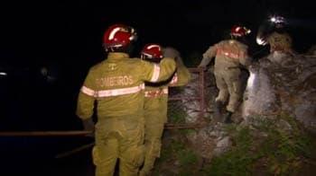 Video : Firefighters battle blazes in Portugal