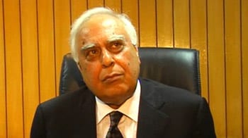 Video : PM not obliged to reply to Swamy, says Sibal