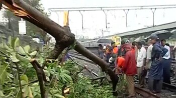 Video : Chaos from Mumbai's rain