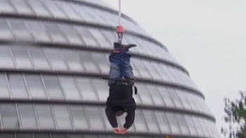 UK man bounces to bungee jump record