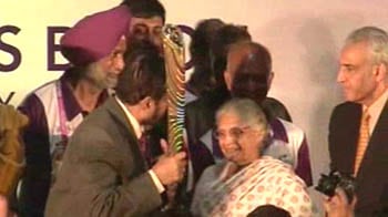 Video : Queen's Baton arrives in Delhi