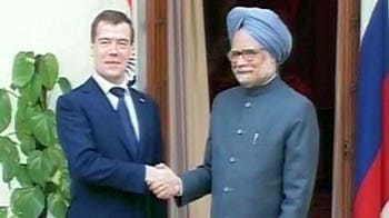 Video : Medvedev, Manmohan sign big deals