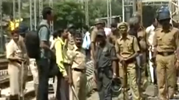 बंद के चलते लोकल रोकने की कोशिश