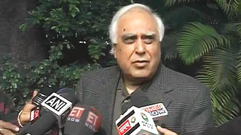 2G panel: War of words