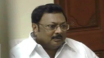 Video : Alagiri quits Cabinet over A Raja: Sources