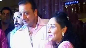 Video : Amisha hosts baby shower for Manyata Dutt