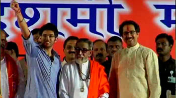 आचार्य अत्रि से प्रेरित हैं बाल ठाकरे आचार्य अत्रि से प्रेरित हैं बाल ठाकरे