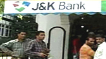 नौ दिन बाद घाटी में चहल-पहल