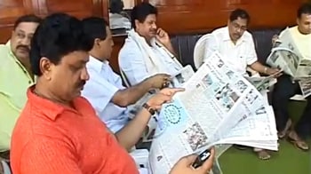 Video : Karnataka: MLAs spend 3rd night in Assembly