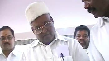 Video : Karnataka minister resigns after corruption charges