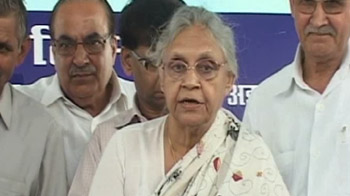 कमरे बंद रखें, शीला की नसीहत कमरे बंद रखें, शीला की नसीहत