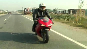 पुष्कर की पुकार, डुकाटी की सवारी