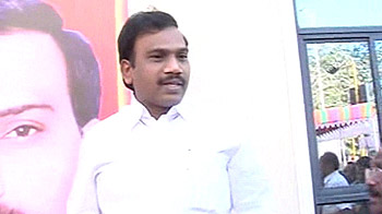 इस्तीफा न देने पर अड़े राजा