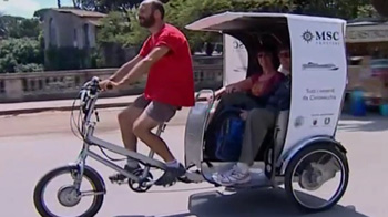 Rickshaw rehabilitation: Prisoners ferry tourists in Rome