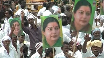 Video : Jayalalithaa's show of strength against DMK