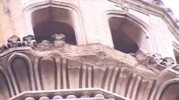 Video : Save the Charminar: A portion falls off after rain