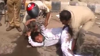 Brutal lathicharge on protesters in Patna
