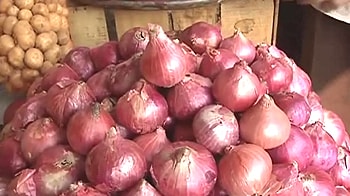 Video : Mumbai trader sells onions at Rs 12 per kg