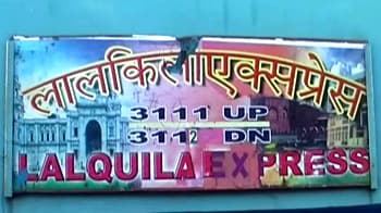 Video : Bihar: 50 armed dacoits loot Delhi-bound train