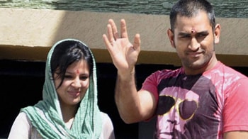 Video : Mr and Mrs Dhoni in Ranchi