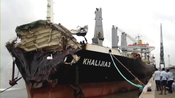 Video : Mumbai: Oil spill after 2 sea vessels collide