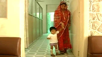 बाबू के लिए तैयार जयपुर फुट