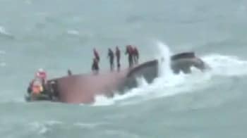 Video : Dramatic rescue at sea near South Korea