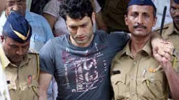 Video : Shiney Ahuja faints in court