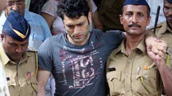 Shiney Ahuja faints in court