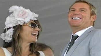 Video : Hurley confirms marriage end, Warne follows suit