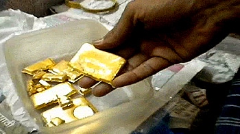 Video : सूटकेस में मिला करोड़ों का सोना
