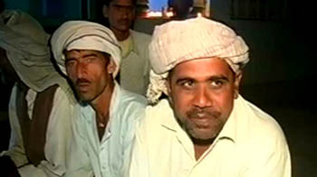 सोलर लैम्प की रोशनी में मनी दिवाली