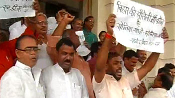 Debate, Bihar Assembly style