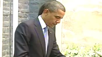 Video : Obama visits 26/11 memorial at Taj Hotel