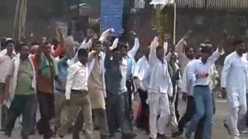 Video : Protests for Mayawati to give in, new rehabilitation policy for UP farmers