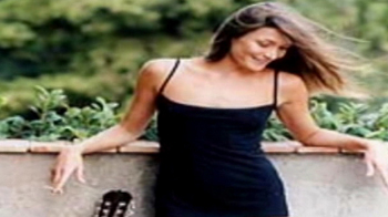 Carla Bruni against 'death for adultery' decision in Iran